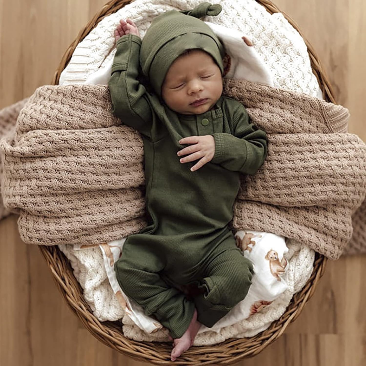 MABABY Newborn-18mo Baby Boys Romper Set with Hat